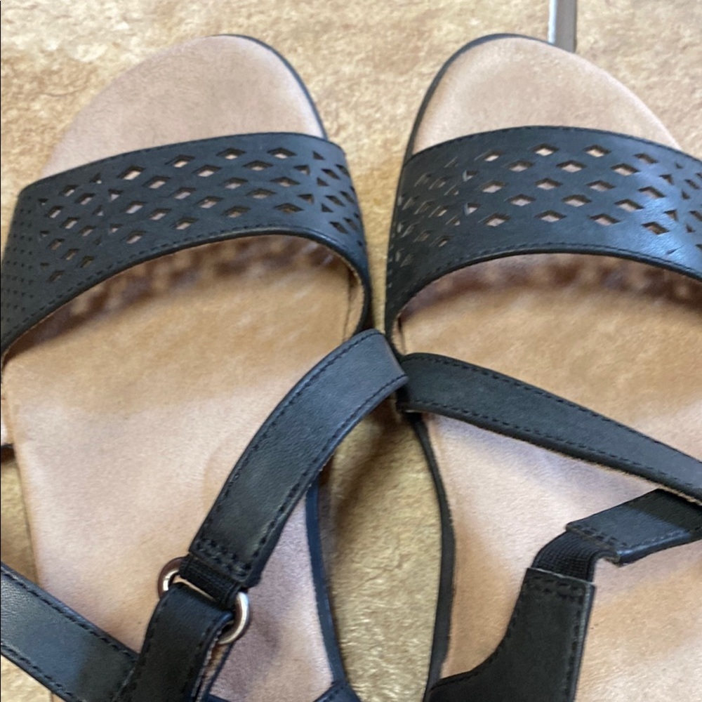 Black Faux Leather Sandals with Crisscross Straps and Perforated Design 9M - Picture 8 of 8